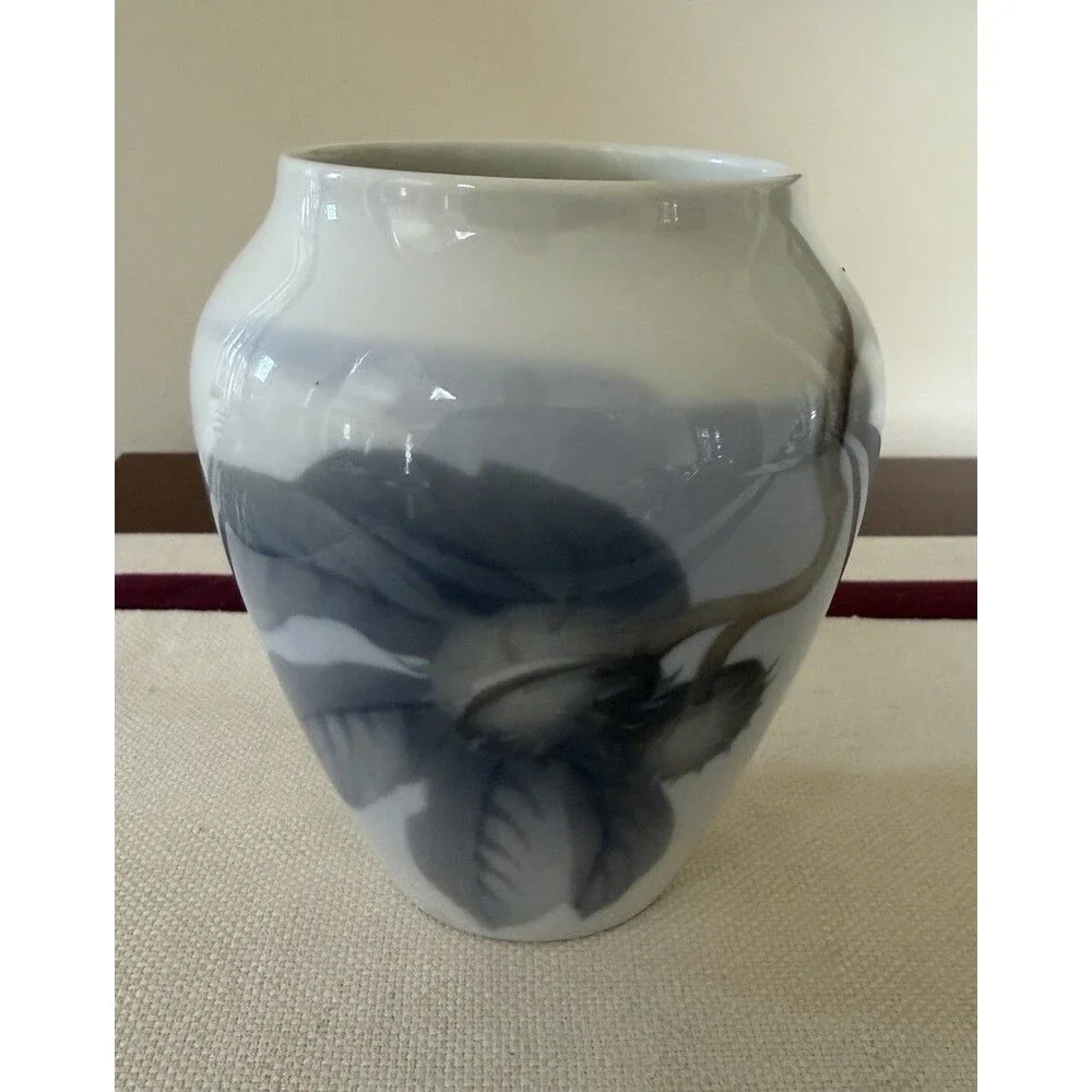 Vintage Bing & Grondahl Art Nouveau Porcelain Bud Vase Chestnut Pod 8814/198